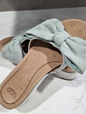 UGG Women's Mint Bow Slide Sandals